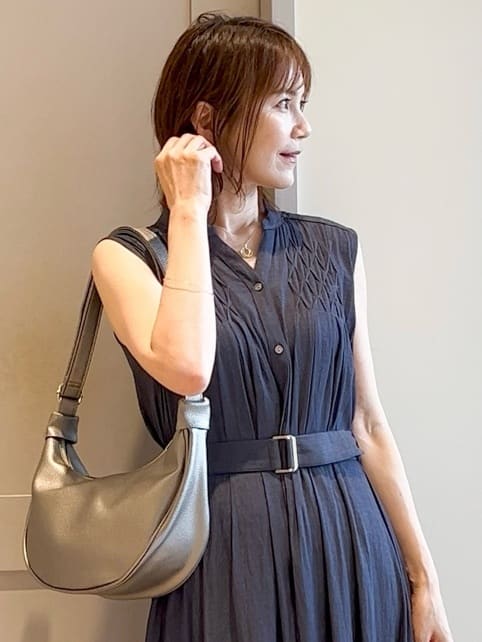 yamakoさんの「grove｜ラウンドメタルバングル」を使ったコーディネート