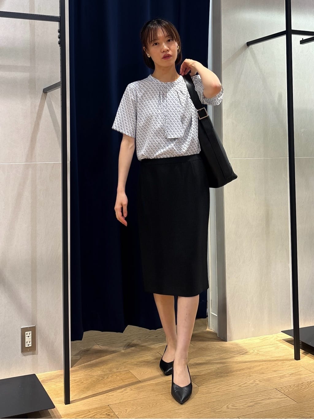 kanaeさんの「INDIVI｜【洗える／UVケア】幾何学柄＆無地ボウタイブラウス」を使ったコーディネート