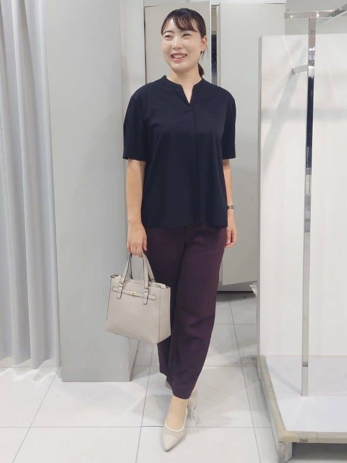AZUSAさんの「Reflect｜【すっきり見え！長め丈／マシンウォッシュ可】スキッパーネックジャージトップス」を使ったコーディネート