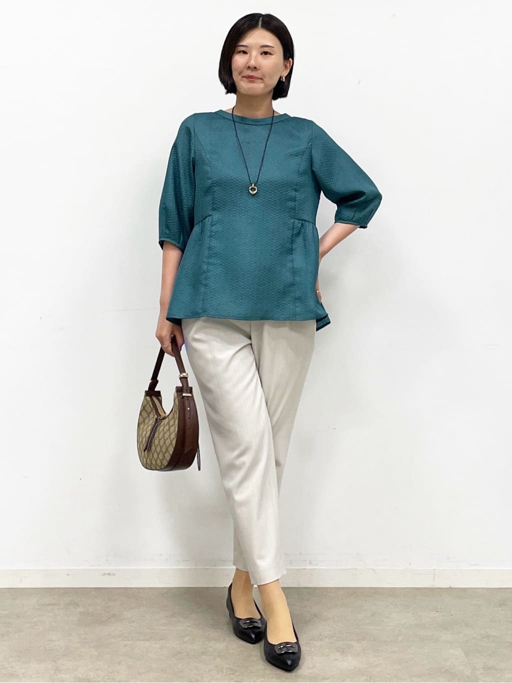 あやたかさんの「Reflect｜【すっきり見え！長め丈】ペプラムデザインシアーブラウス」を使ったコーディネート