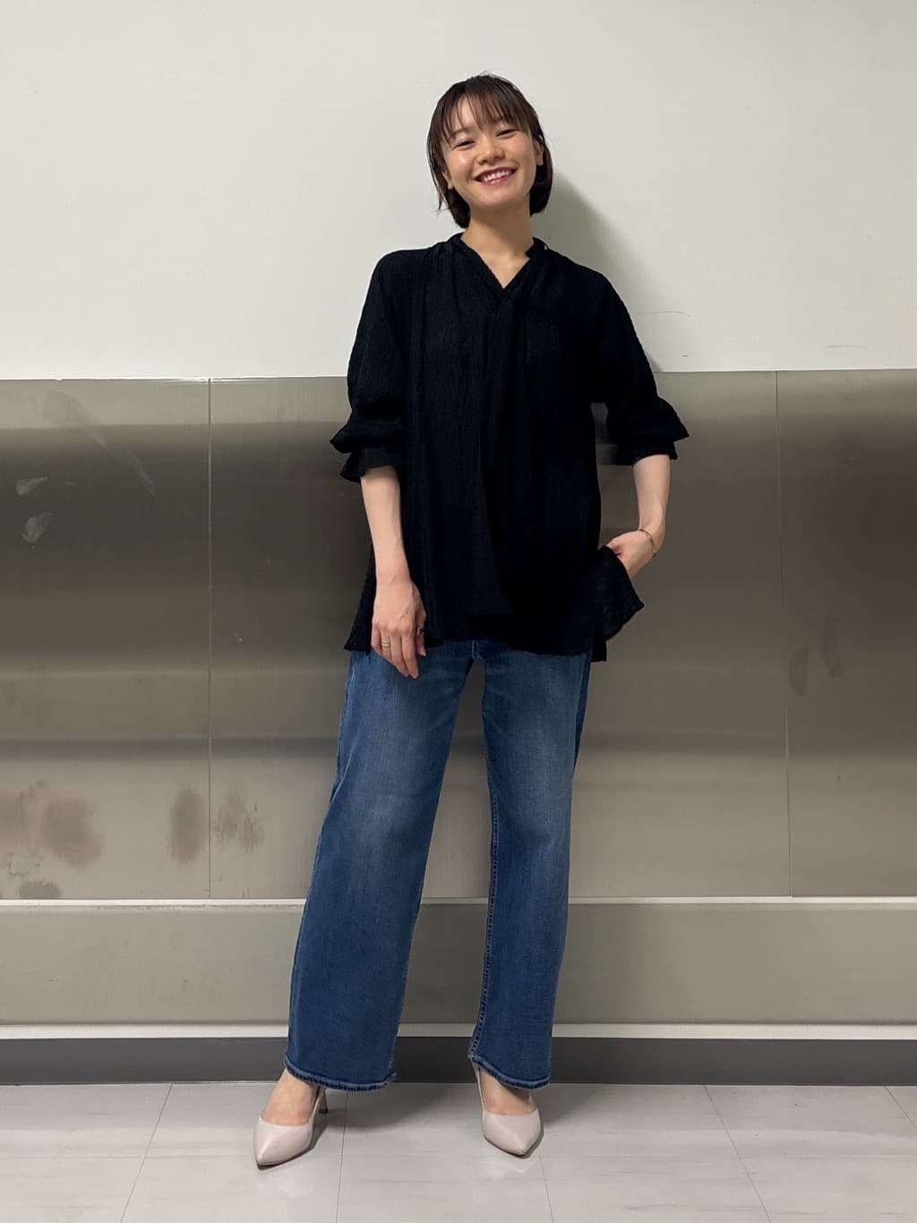 kanaeさんの「INDIVI｜【洗える／シャーリング素材】ボリューム袖エアリーブラウス」を使ったコーディネート