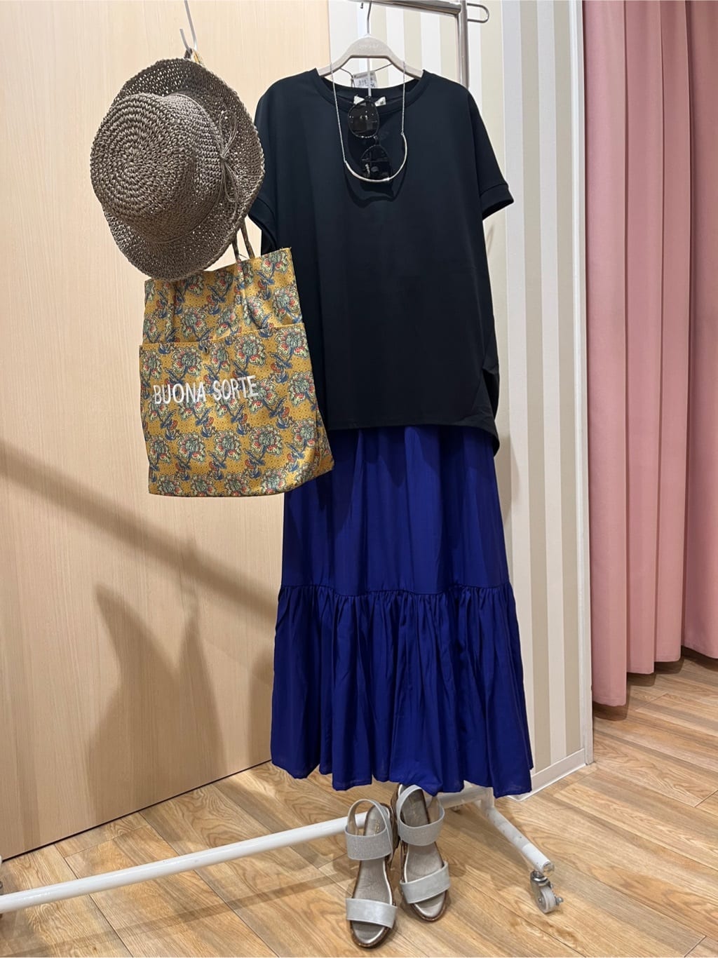 みわさんの「SHOO･LA･RUE｜【S-LL/汗ジミ軽減/ひんやり/UV】体型カバーに タック入りドルマントップス」を使ったコーディネート