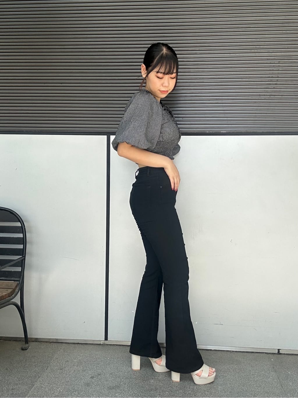 あずみさんの「ESPERANZA｜ネックベルトチャンキーヒールサンダル」を使ったコーディネート