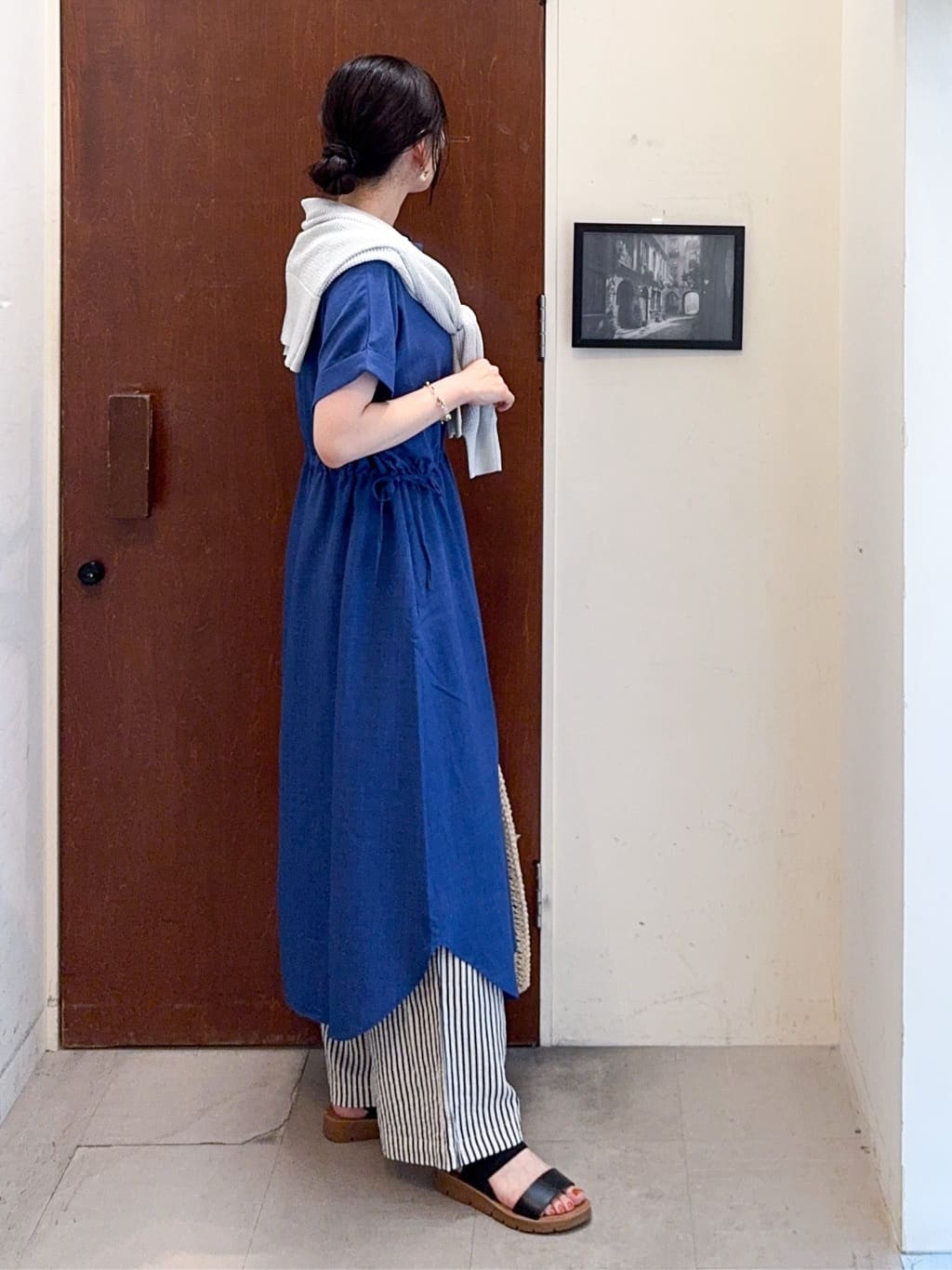 𝐇𝐢𝐫𝐨𝐦𝐢さんの「SHOO･LA･RUE｜キラッと光るラメとスパンコールが印象的 メッシュカーディガン」を使ったコーディネート