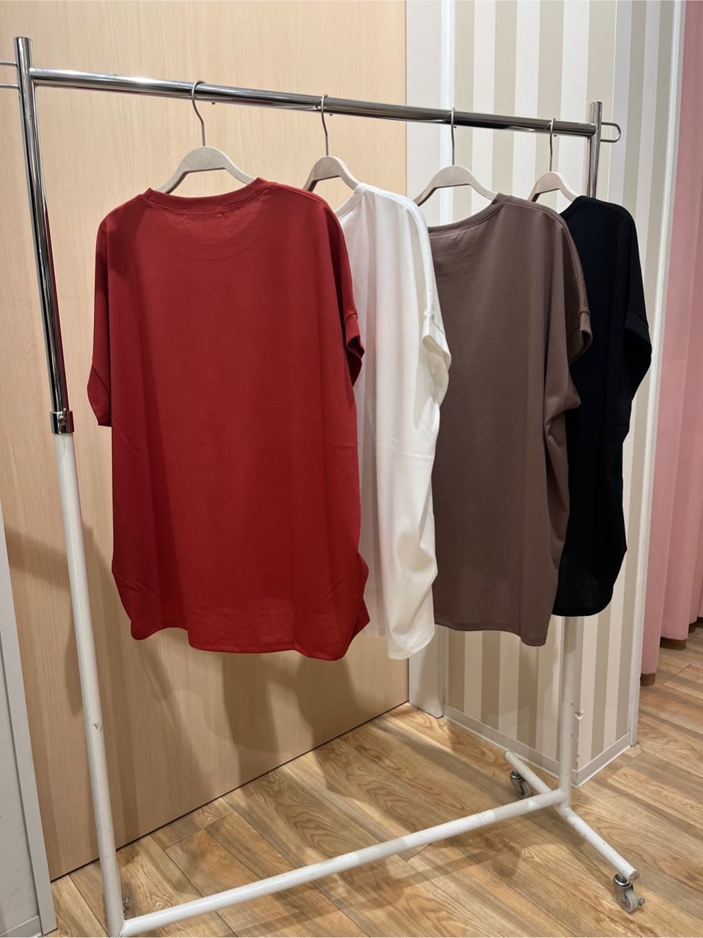 みわさんの「SHOO･LA･RUE｜【S-LL/汗ジミ軽減/ひんやり/UV】体型カバーに タック入りドルマントップス」を使ったコーディネート