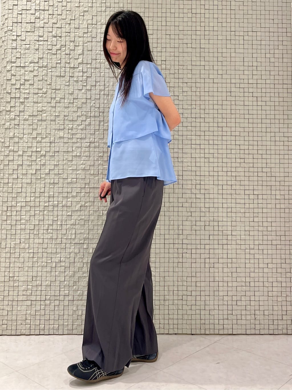 ナツキさんの「INDIVI｜【褒められパンツ／洗える／ウエストゴム】ワイドタックパンツ」を使ったコーディネート
