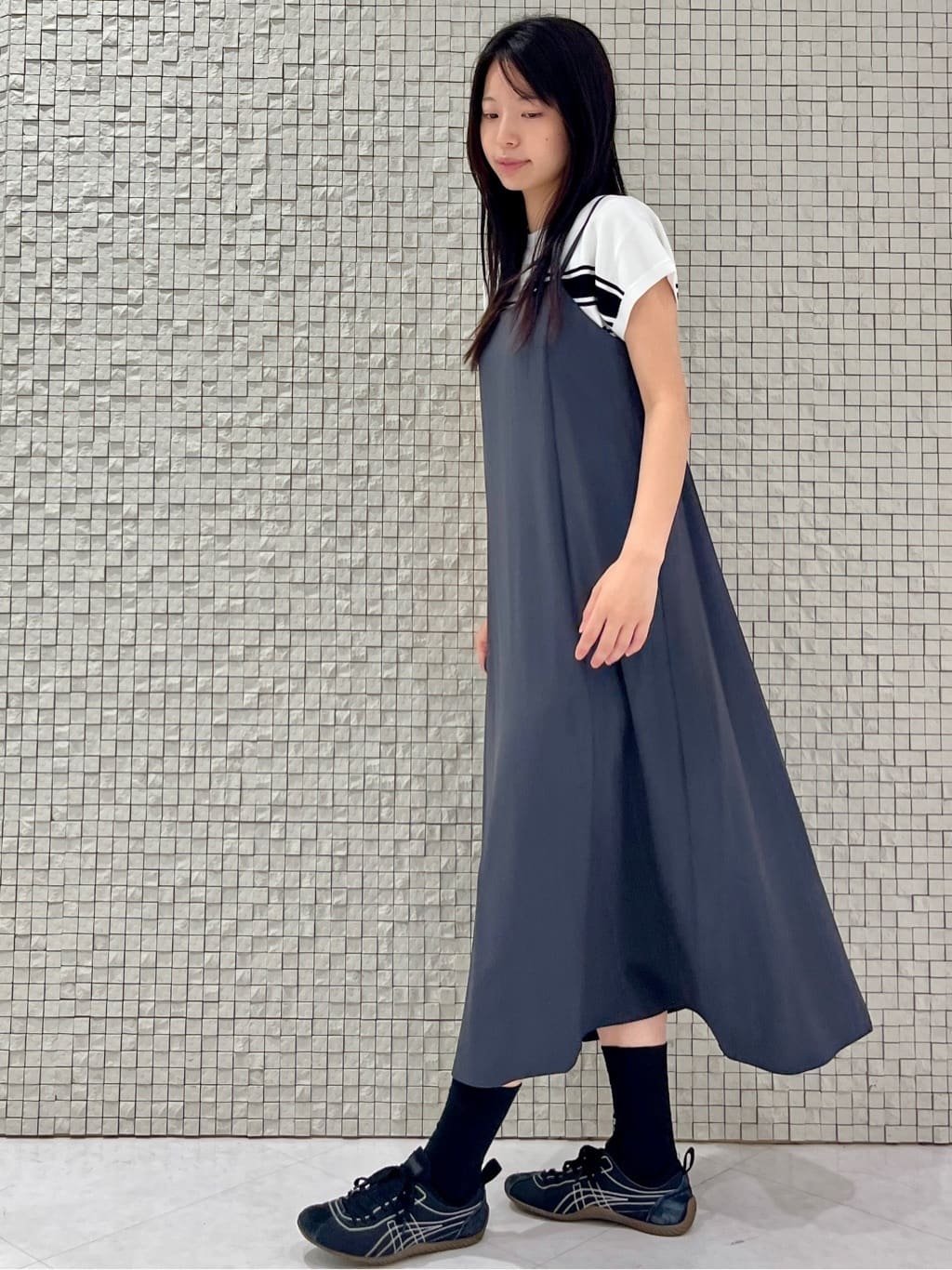 ナツキさんの「INDIVI｜【UVケア】エアリージョーゼット キャミワンピース」を使ったコーディネート