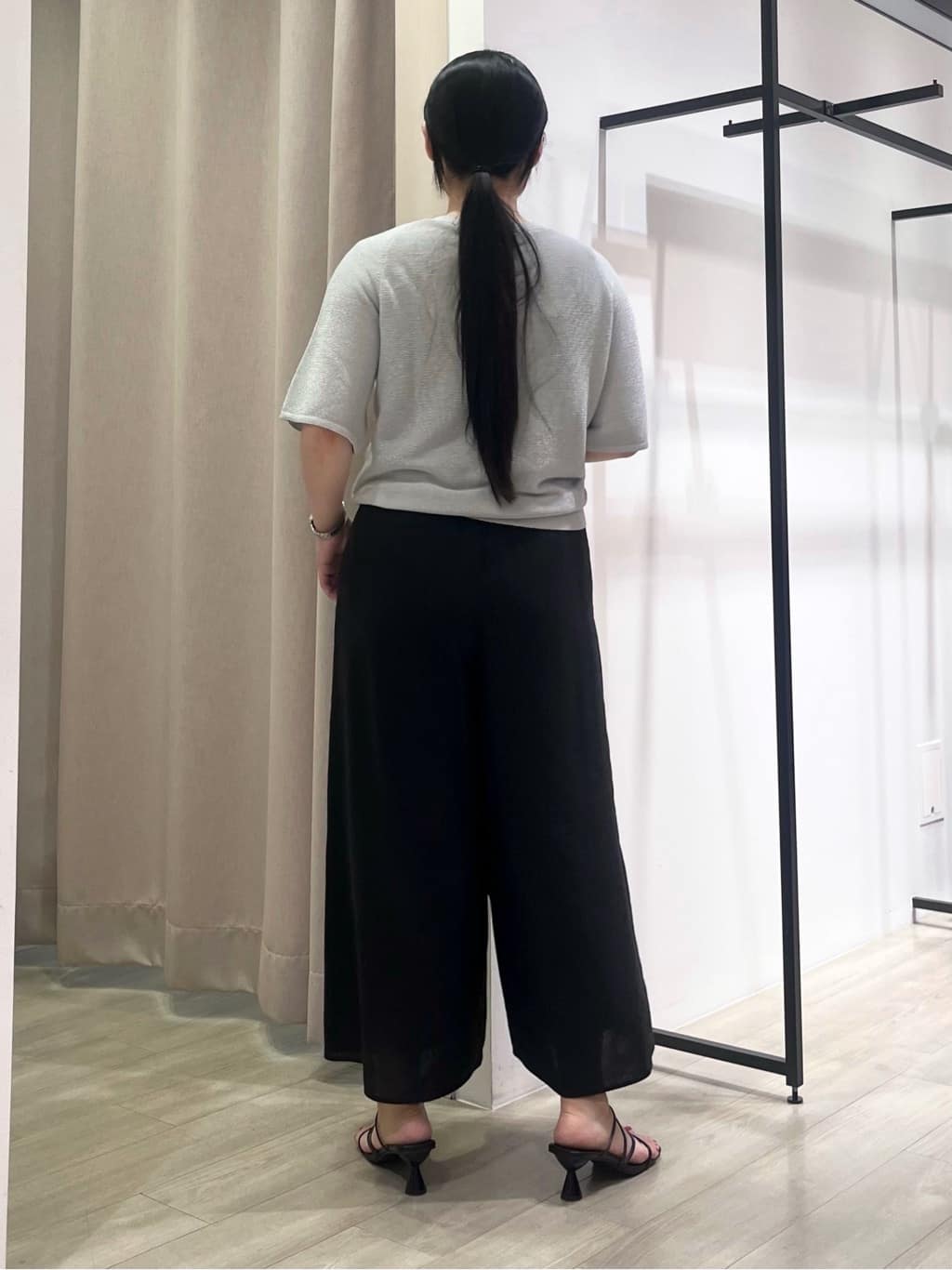 hasuさんの「INDIVI｜【洗える／清涼感◎】ワイドフレアパンツ／スカーチョ」を使ったコーディネート