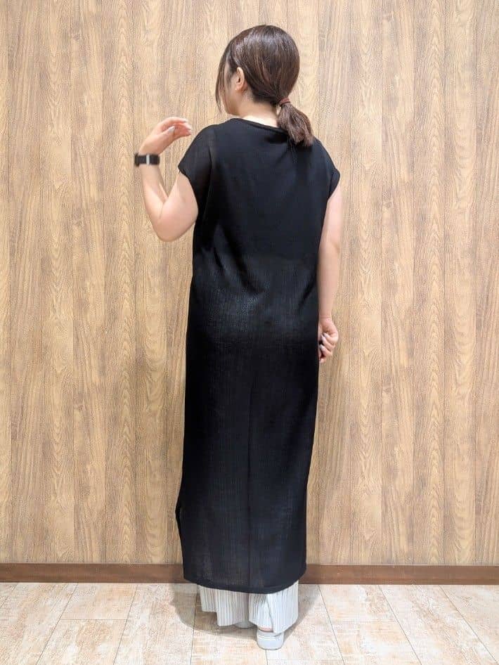ｍｉｓａｋｉさんの「SHOO･LA･RUE｜◆【洗える/S-LL】大人のシアーニットワンピース」を使ったコーディネート