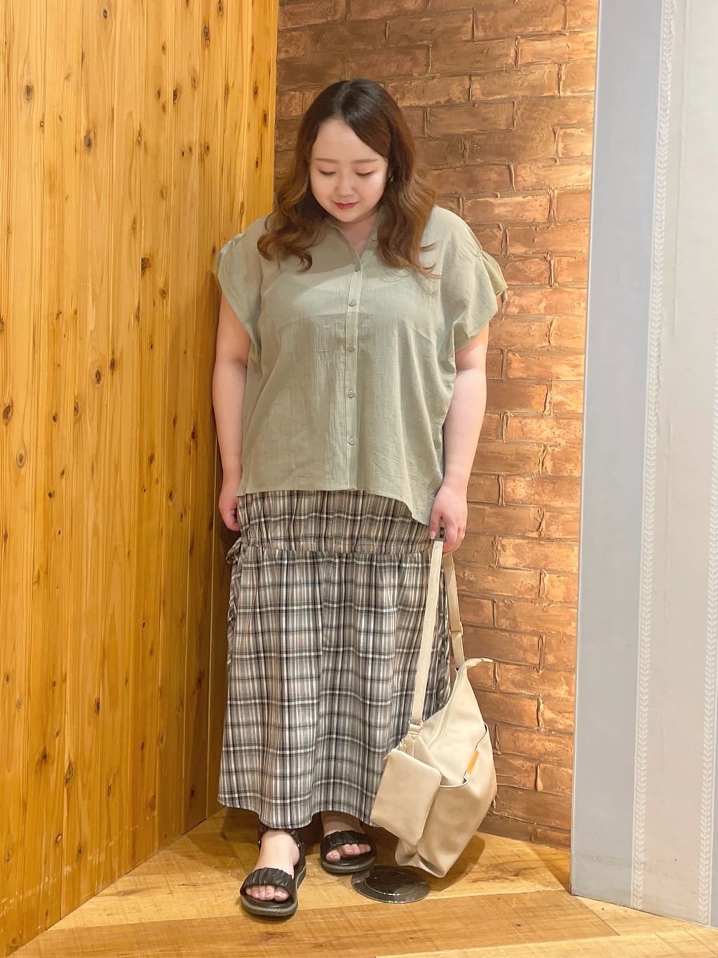 Risaさんの「SHOO･LA･RUE｜【S-LL】さらシャリコットン 上品なシアー感のデザインシャツ」を使ったコーディネート