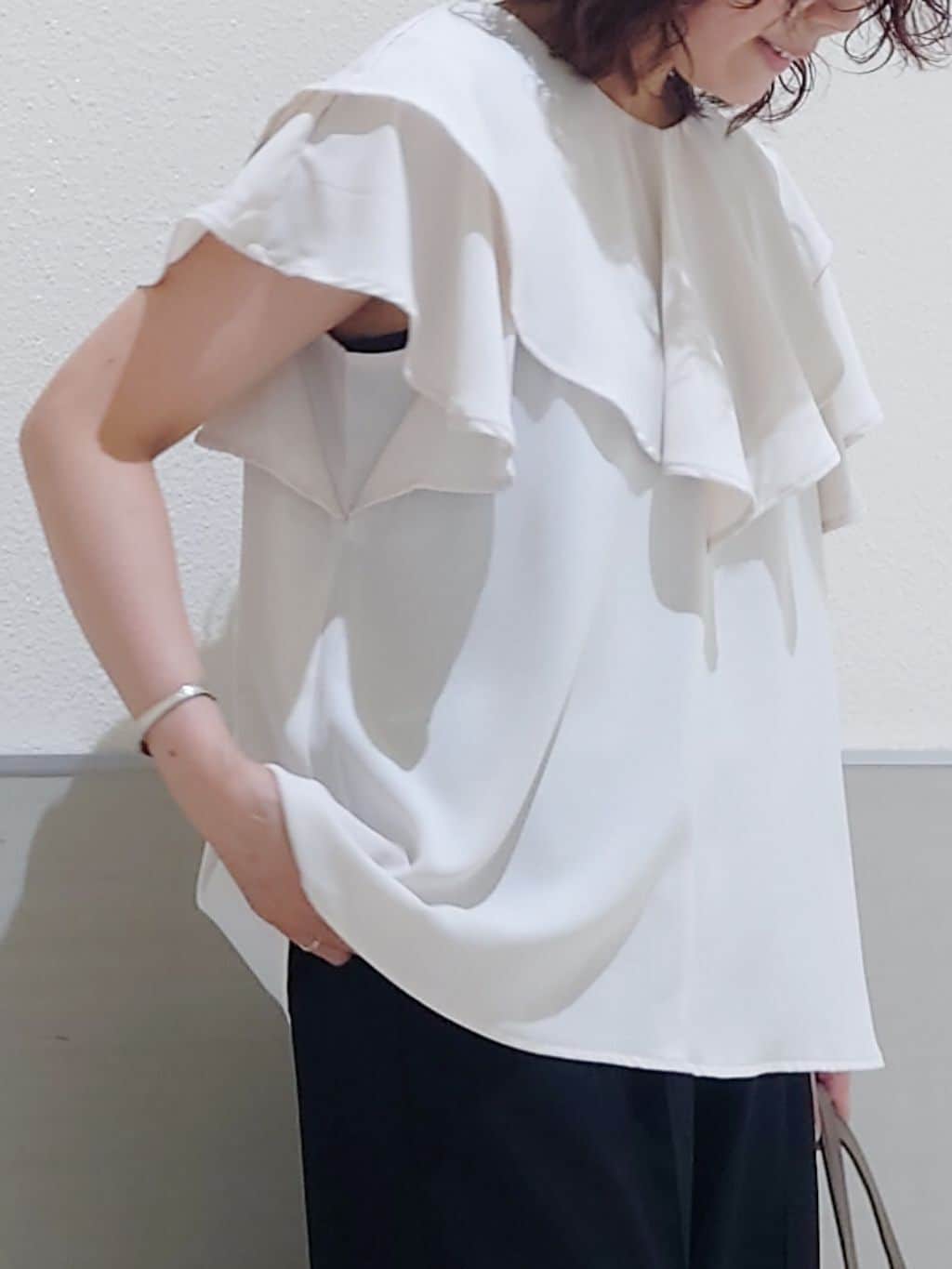 maruさんの「THE SHOP TK｜【ONOFF活躍】フリルデザインブラウス/セットアップ可」を使ったコーディネート