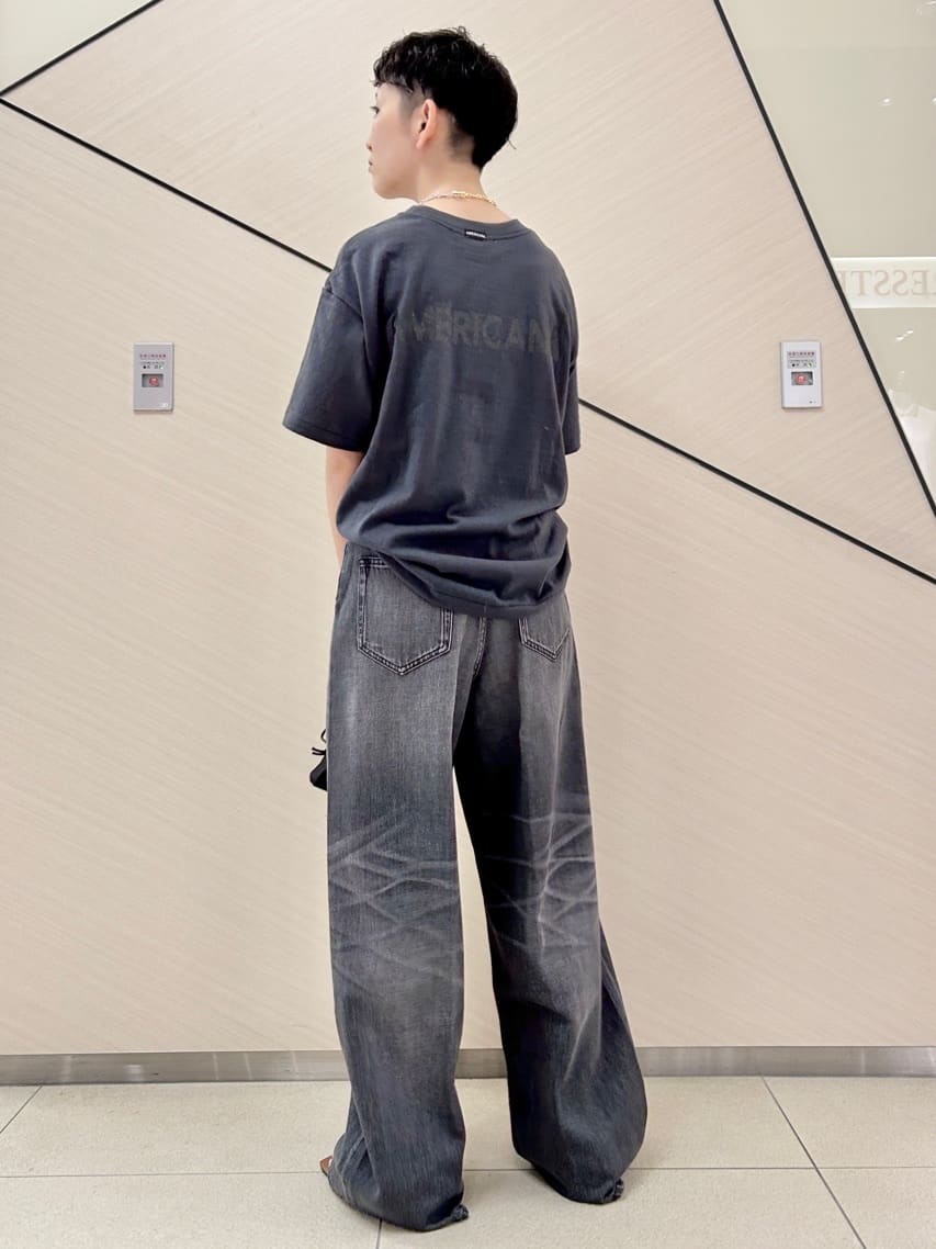 OCHIAIさんの「DRESSTERIOR｜ヴィンテージ加工ワイドデニムパンツ」を使ったコーディネート