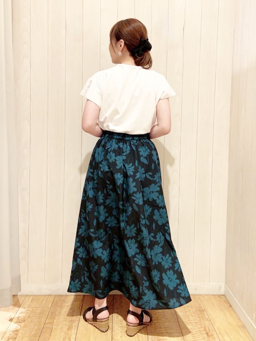 あいこさんの「SHOO･LA･RUE｜【汗ジミ防止/ひんやり/UV】フリルスリーブTシャツ」を使ったコーディネート