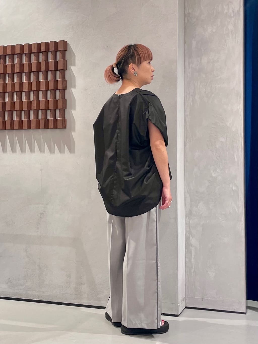 KOUさんの「INDIVI｜スリーブレスタックブラウス」を使ったコーディネート