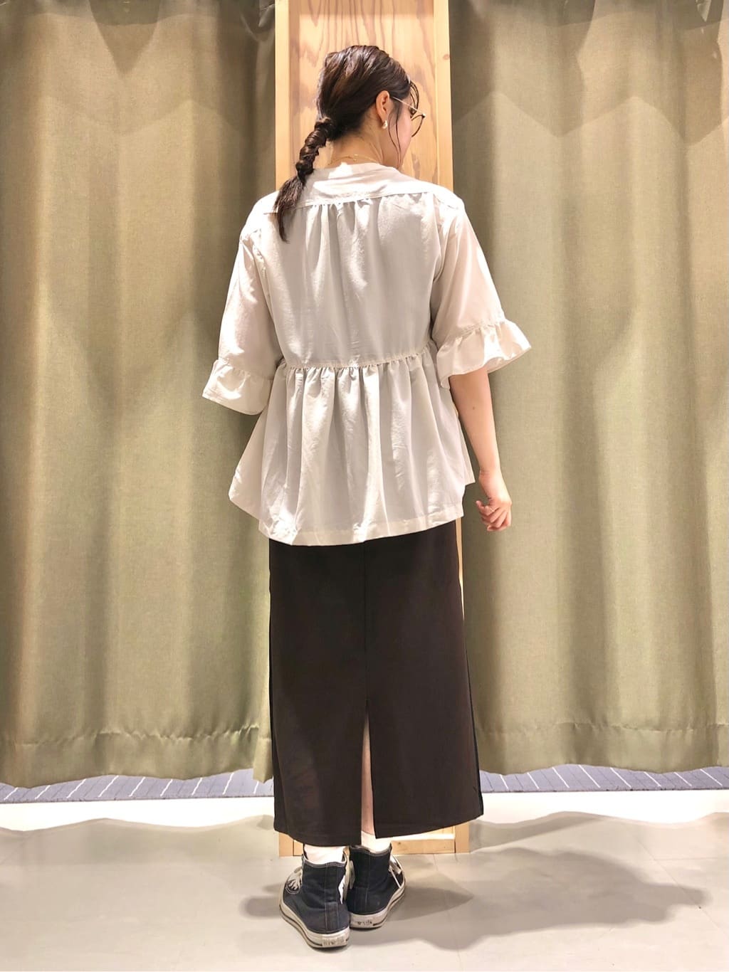 ころさんの「THE SHOP TK｜フリルチュニックブラウス【洗濯機OK】」を使ったコーディネート