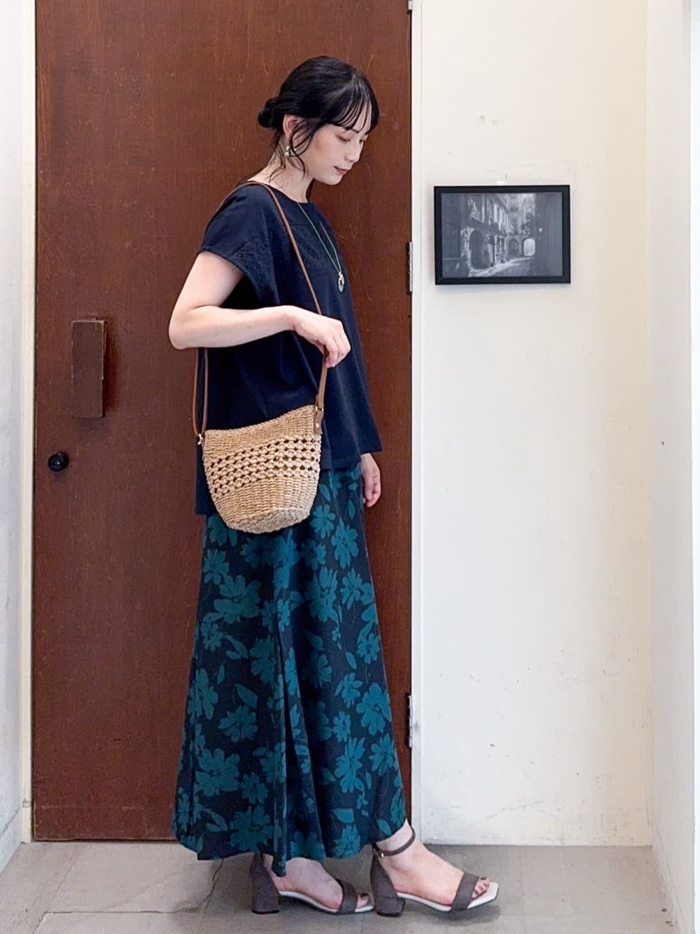𝐇𝐢𝐫𝐨𝐦𝐢さんの「SHOO･LA･RUE｜【洗える/S-LL/体型カバー】レース使いが華やか フレンチスリーブコットンTシャツ」を使ったコーディネート