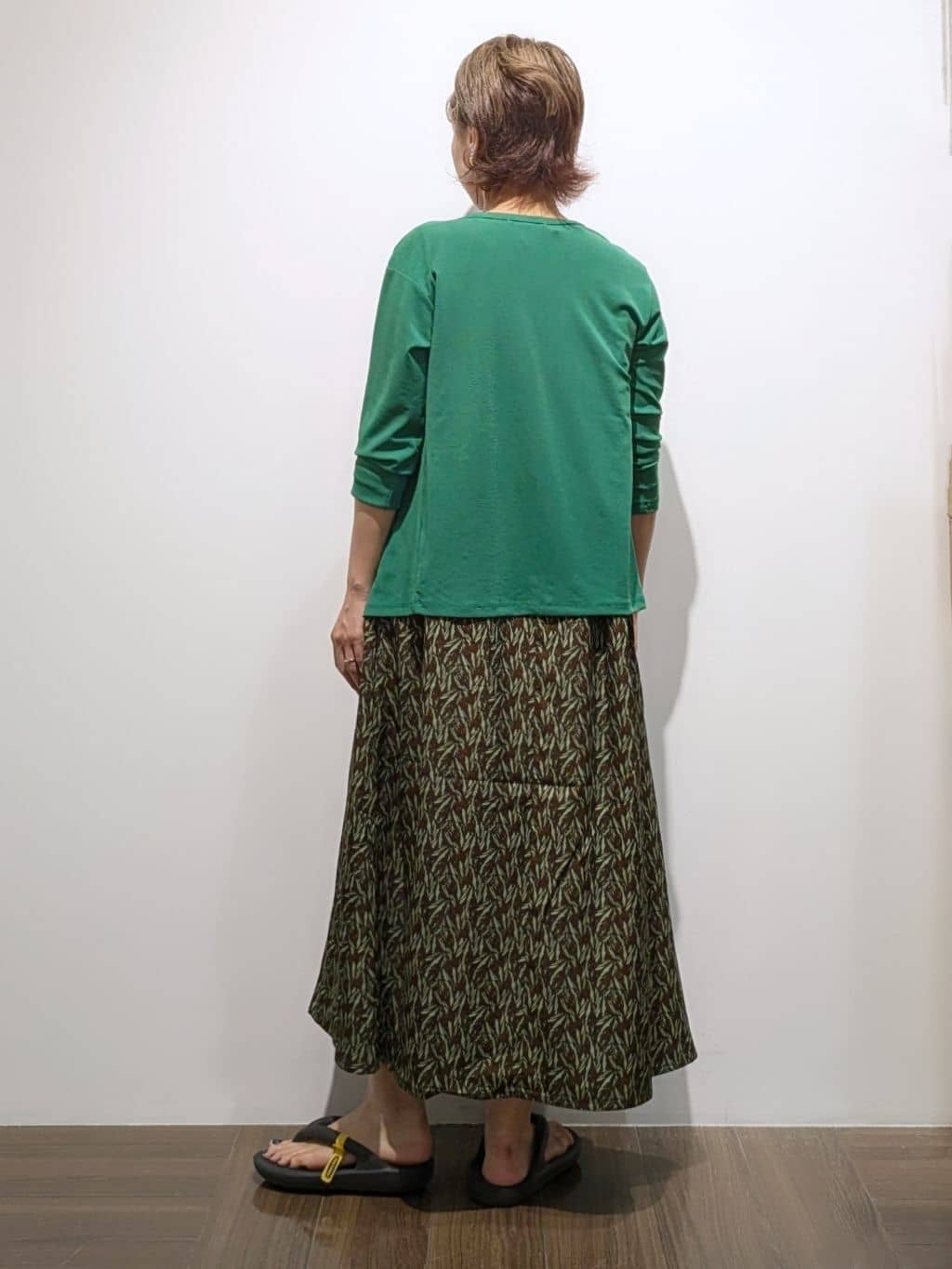 4410さんの「THE SHOP TK｜シアーフライスVカーデ」を使ったコーディネート