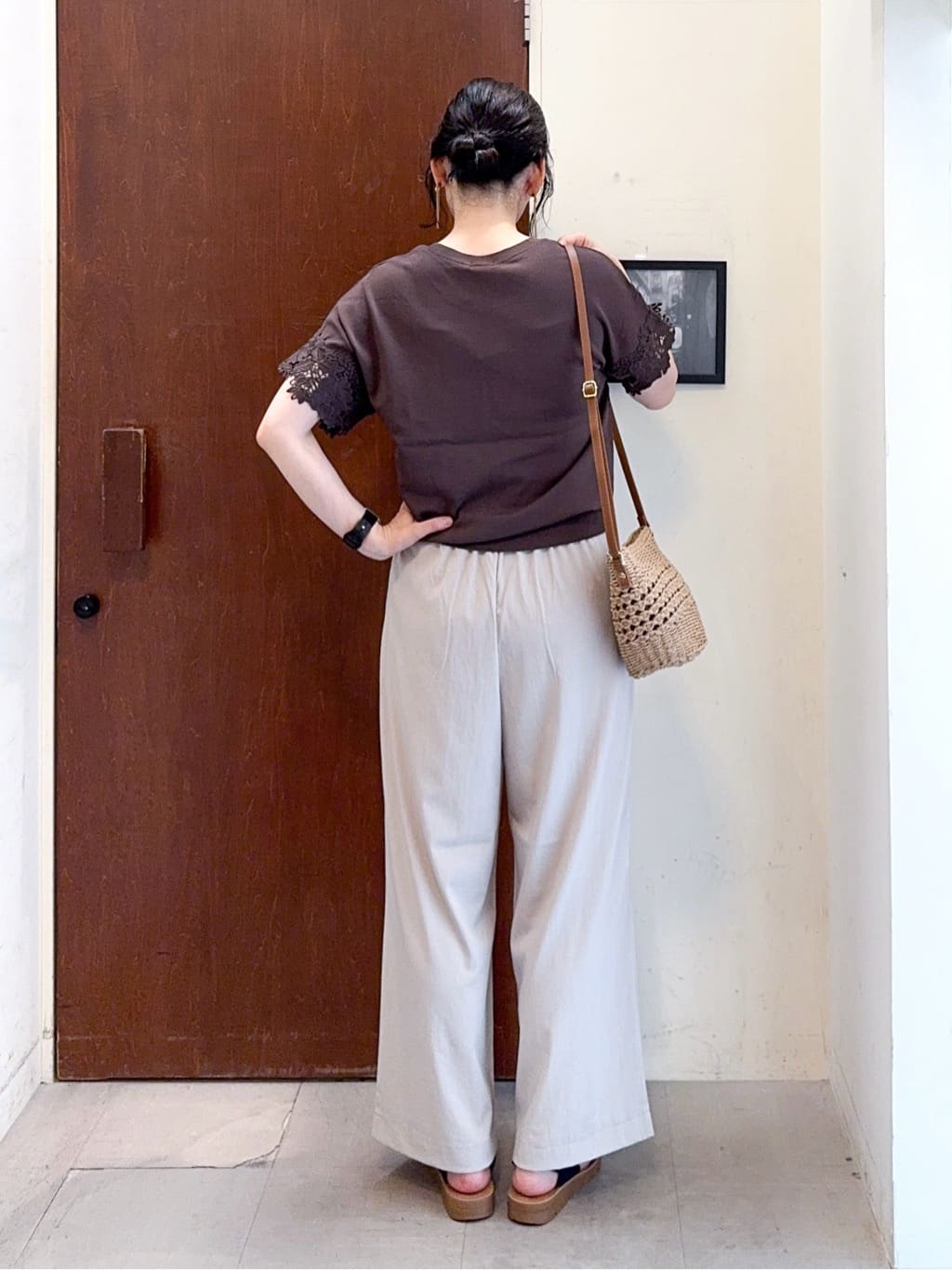 𝐇𝐢𝐫𝐨𝐦𝐢さんの「SHOO･LA･RUE｜【S-LL/ひんやり/UV/】大人上品な お袖レースニット」を使ったコーディネート