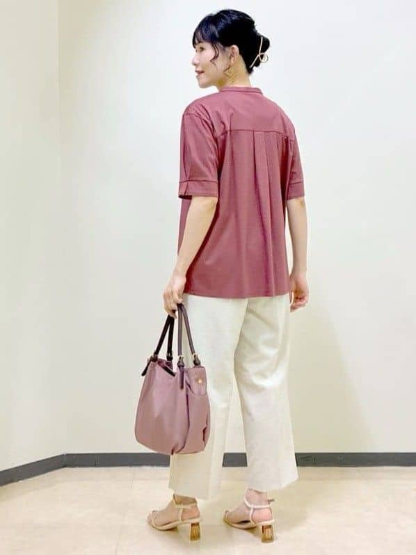  beni_gingerさんの「Reflect｜【すっきり見え！長め丈／マシンウォッシュ可】スキッパーネックジャージトップス」を使ったコーディネート