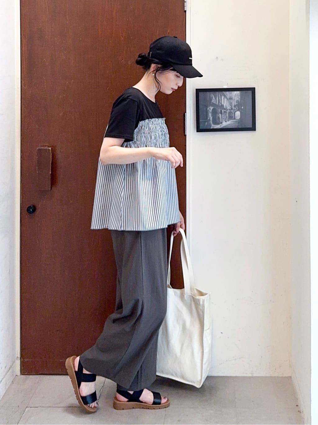 𝐇𝐢𝐫𝐨𝐦𝐢さんの「SHOO･LA･RUE｜【着丈選べる】触れる度ひんやり ゆるきれい イージーワイドパンツ」を使ったコーディネート