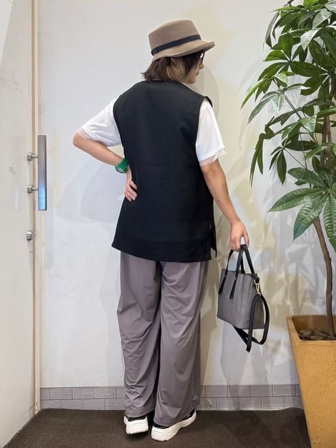 misakiさんの「SHOO･LA･RUE｜【S-LL/ひんやり/UV】リラクシーな穿き心地 エアリーワイドパンツ」を使ったコーディネート