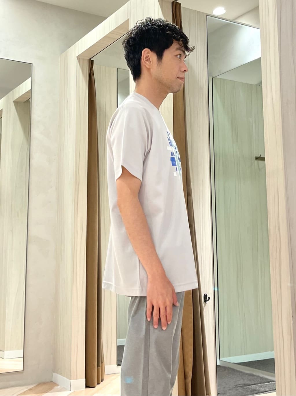 URAさんの「TAKEO KIKUCHI｜【COOL CITY WEAR】エアートール オープンカラーシャツ /接触冷感・通気性」を使ったコーディネート