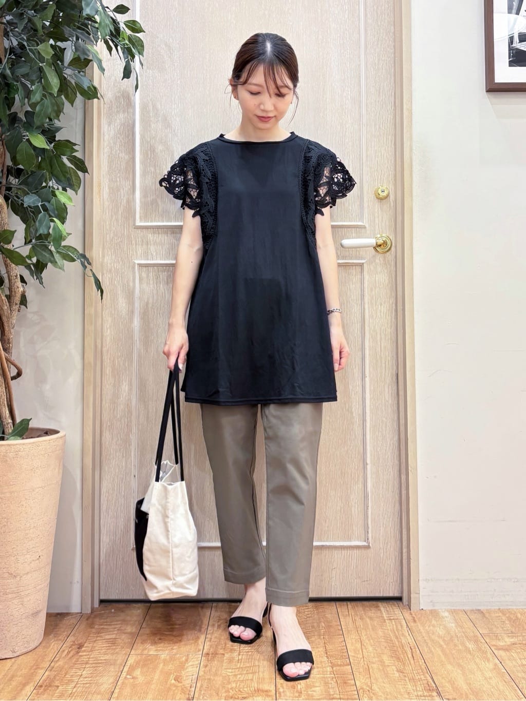 なみさんの「SHOO･LA･RUE｜【S-LL】上品華やか お袖レースチュニックトップス」を使ったコーディネート