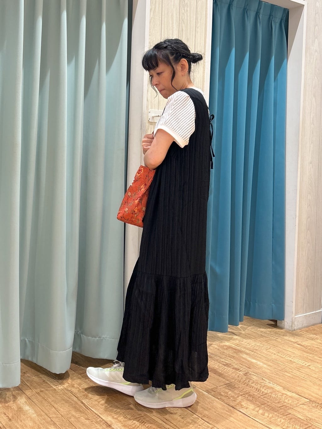 わかさんの「SHOO･LA･RUE｜【S-LL】後ろ姿も抜かりなく 1枚でサマ見え ティアードワンピース」を使ったコーディネート