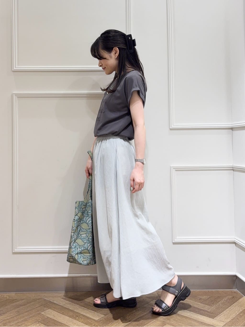 muuさんの「SHOO･LA･RUE｜【S-LL/裏地ひんやり】エアリーで涼やか 大人のシアースカーチョ」を使ったコーディネート