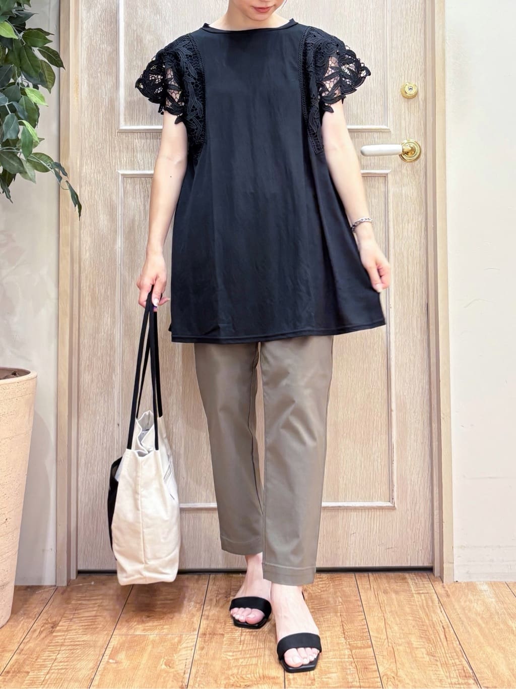 なみさんの「SHOO･LA･RUE｜【S-LL】上品華やか お袖レースチュニックトップス」を使ったコーディネート