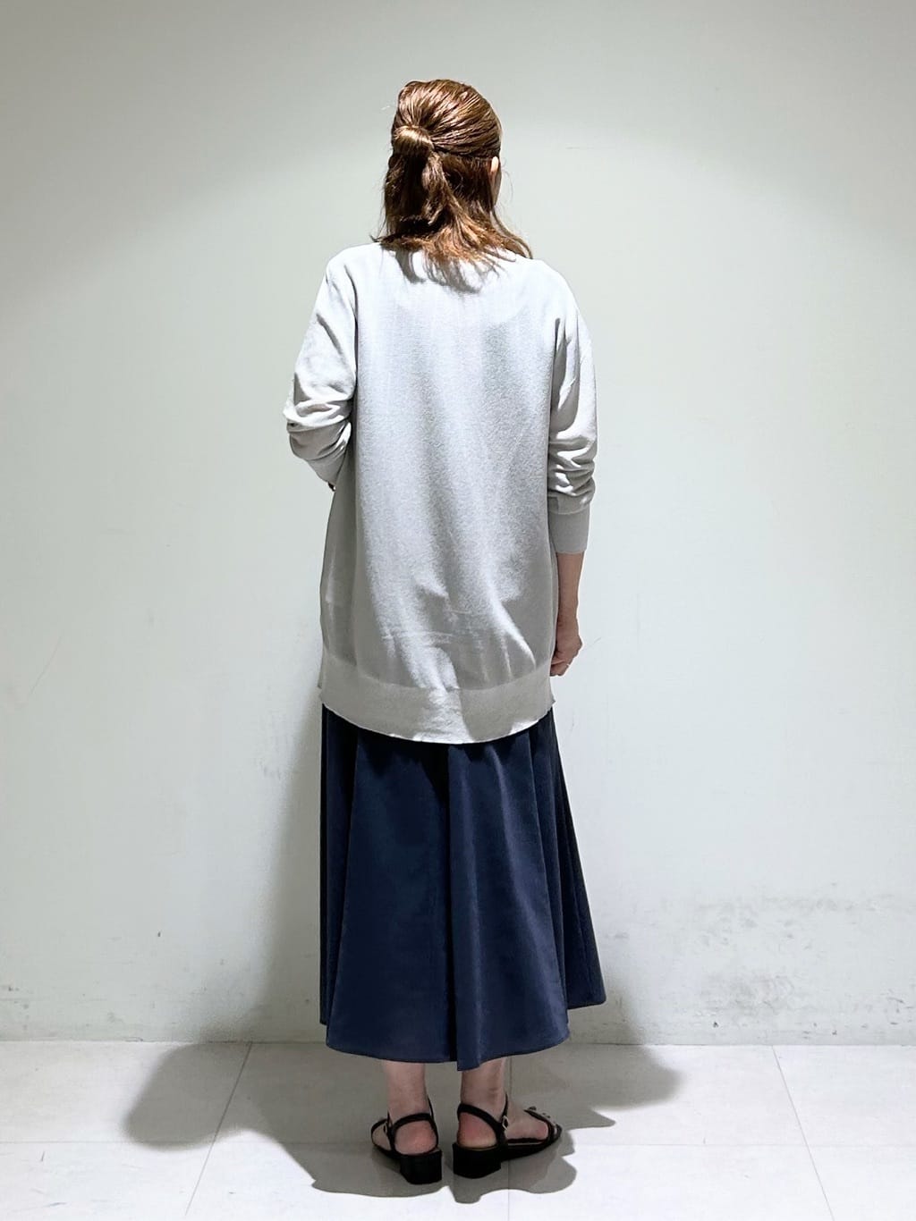tsuyuさんの「INDIVI｜【洗える／通勤】無地＆マルチストライプ柄Vネックブラウス」を使ったコーディネート
