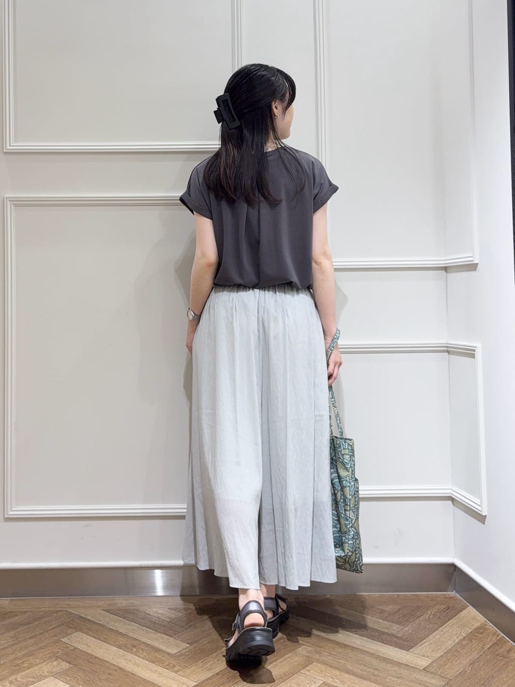 muuさんの「SHOO･LA･RUE｜【S-LL/裏地ひんやり】エアリーで涼やか 大人のシアースカーチョ」を使ったコーディネート