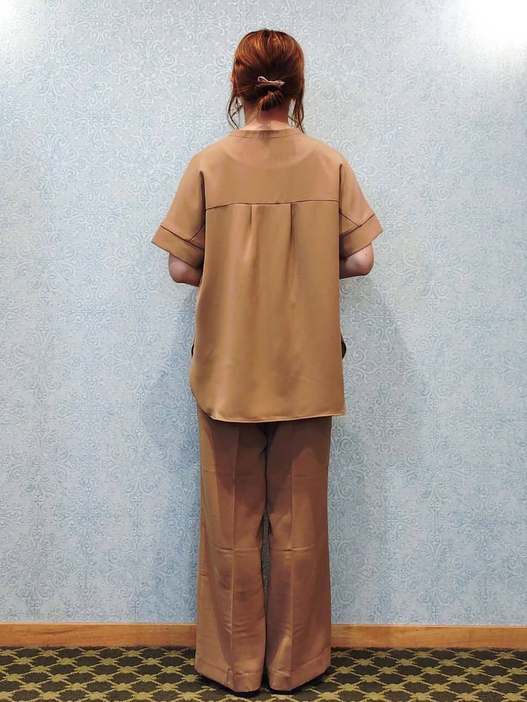 かどさんの「index｜《5色展開／SS-LLサイズ》スキッパー金ボタンブラウス／セットアップ対応【防シワ／ストレッチ／洗濯」を使ったコーディネート