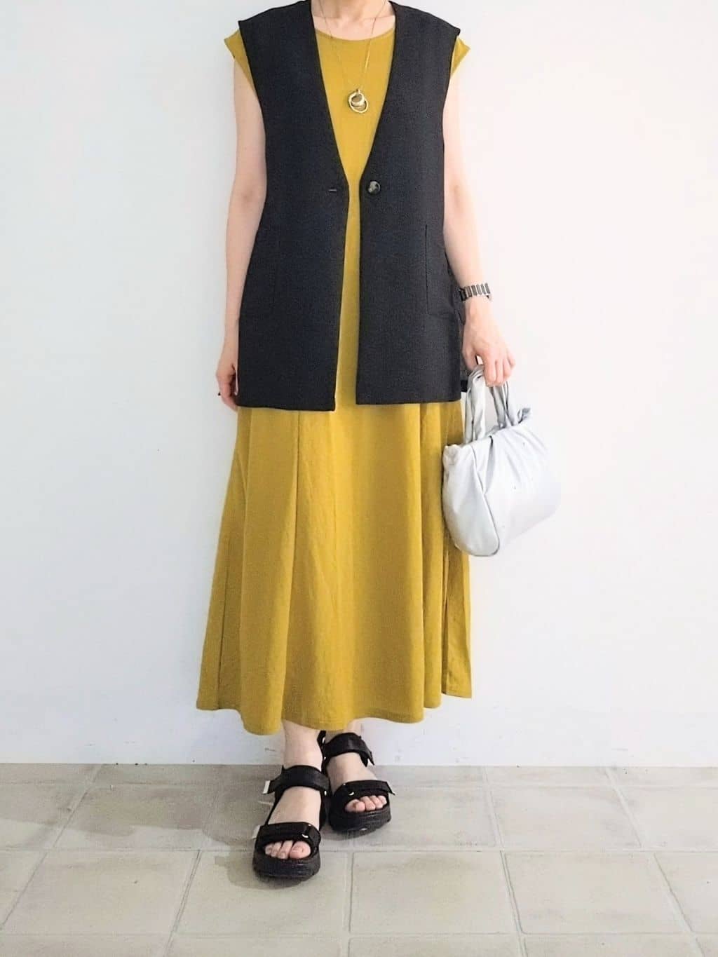 miomioさんの「SHOO･LA･RUE｜【S-LL】夏のレイヤードコーデに さらりと着られるメッシュジレ」を使ったコーディネート