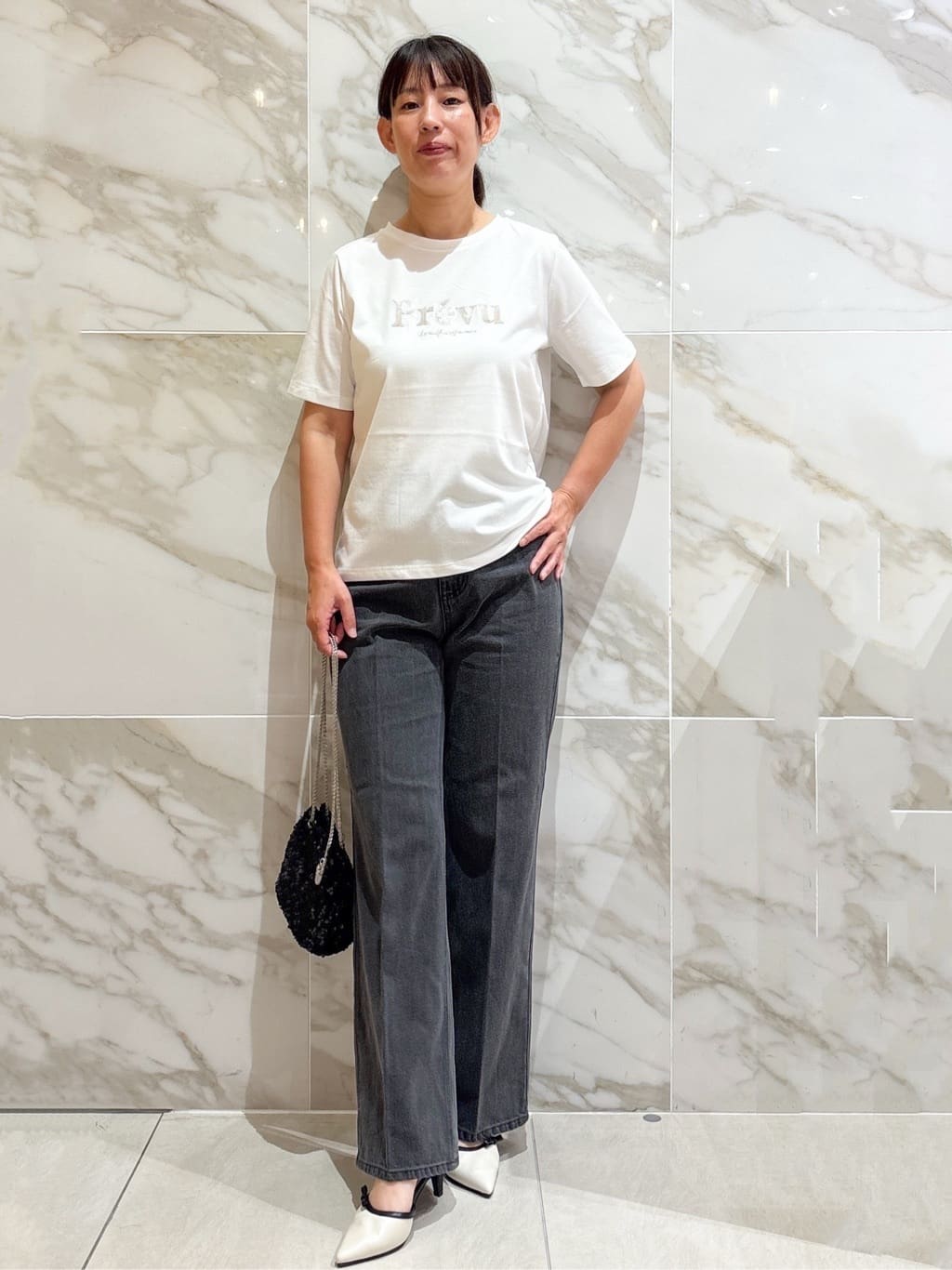 マキさんの「index｜《Can Cam掲載》フリンジシャギーコンパクトベスト【洗濯機洗い可】」を使ったコーディネート