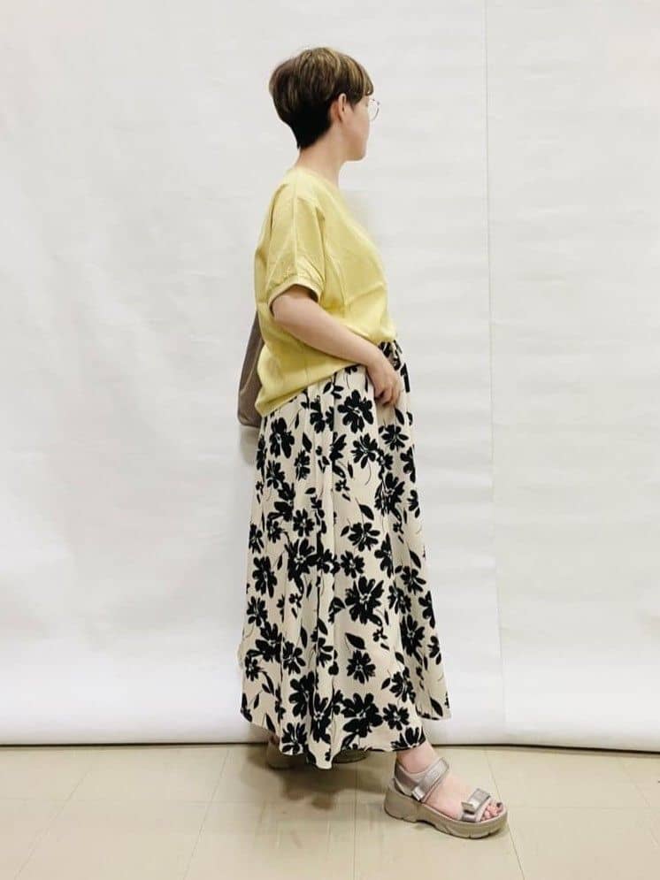 なっちゃんさんの「SHOO･LA･RUE｜【ひんやり/洗濯後しわになりにくい】リブ切り替えドルマンブラウス」を使ったコーディネート