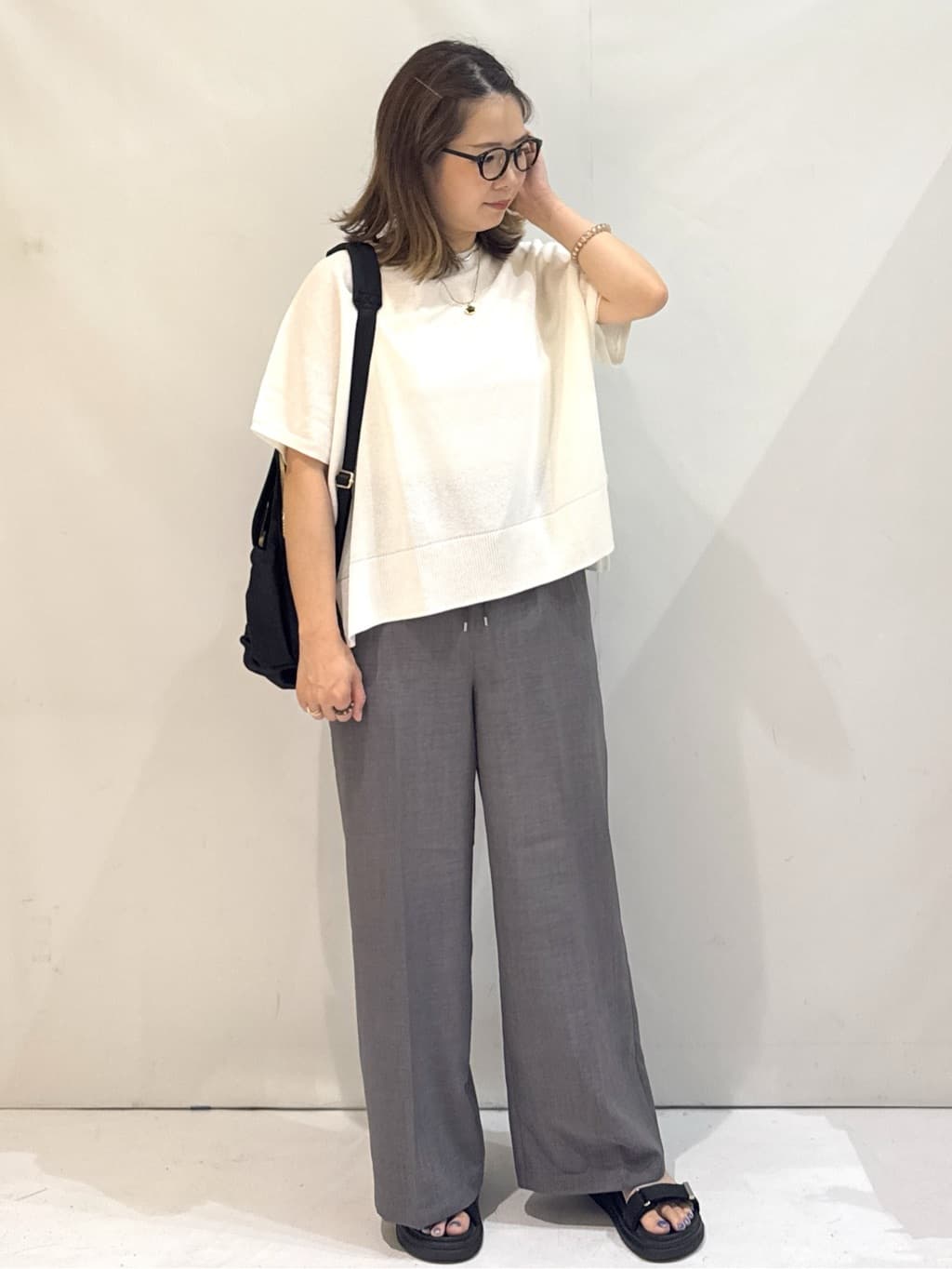 やすさんの「OPAQUE.CLIP｜《5色展開／S-LLサイズ》リラクシーメッシュニット【洗濯機洗い可】」を使ったコーディネート