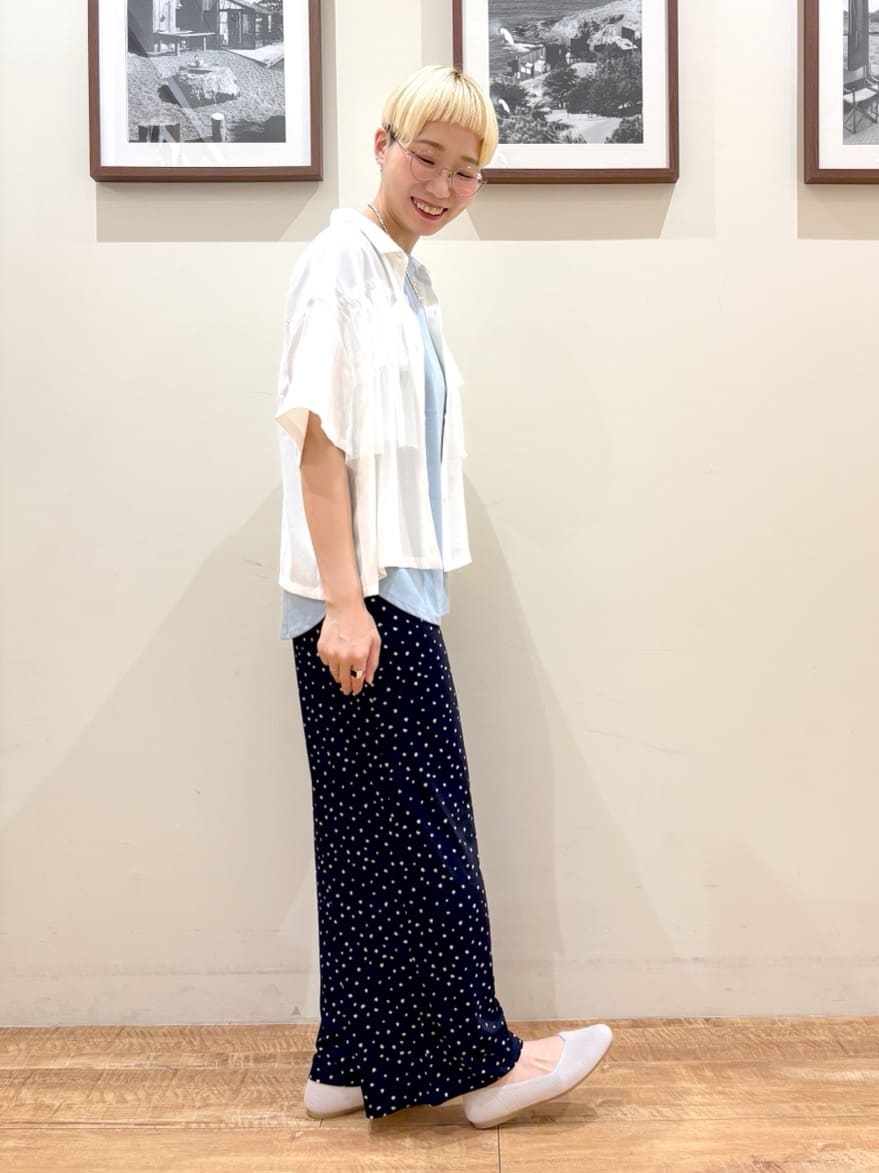 Ayumiさんの「SHOO･LA･RUE｜【S-LL】一枚でサマ見え チュールドッキングシャツ」を使ったコーディネート