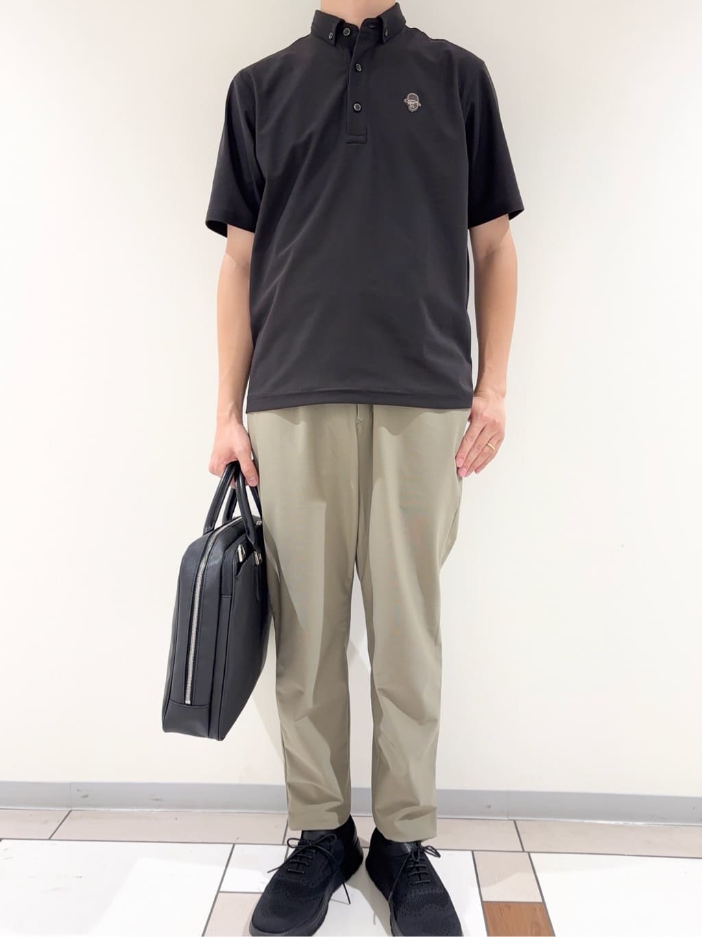 及川さんの「TAKEO KIKUCHI｜【COOL CITY WEAR】エアートール ポロシャツ /接触冷感・通気性」を使ったコーディネート