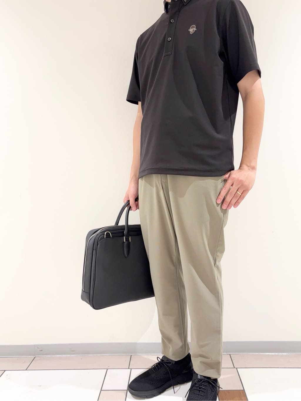 及川さんの「TAKEO KIKUCHI｜【COOL CITY WEAR】エアートール ポロシャツ /接触冷感・通気性」を使ったコーディネート