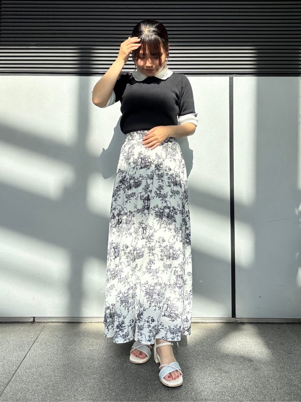まっきーさんの「ESPERANZA｜ラメ&times;ラインストーンスクエアトゥサンダル」を使ったコーディネート