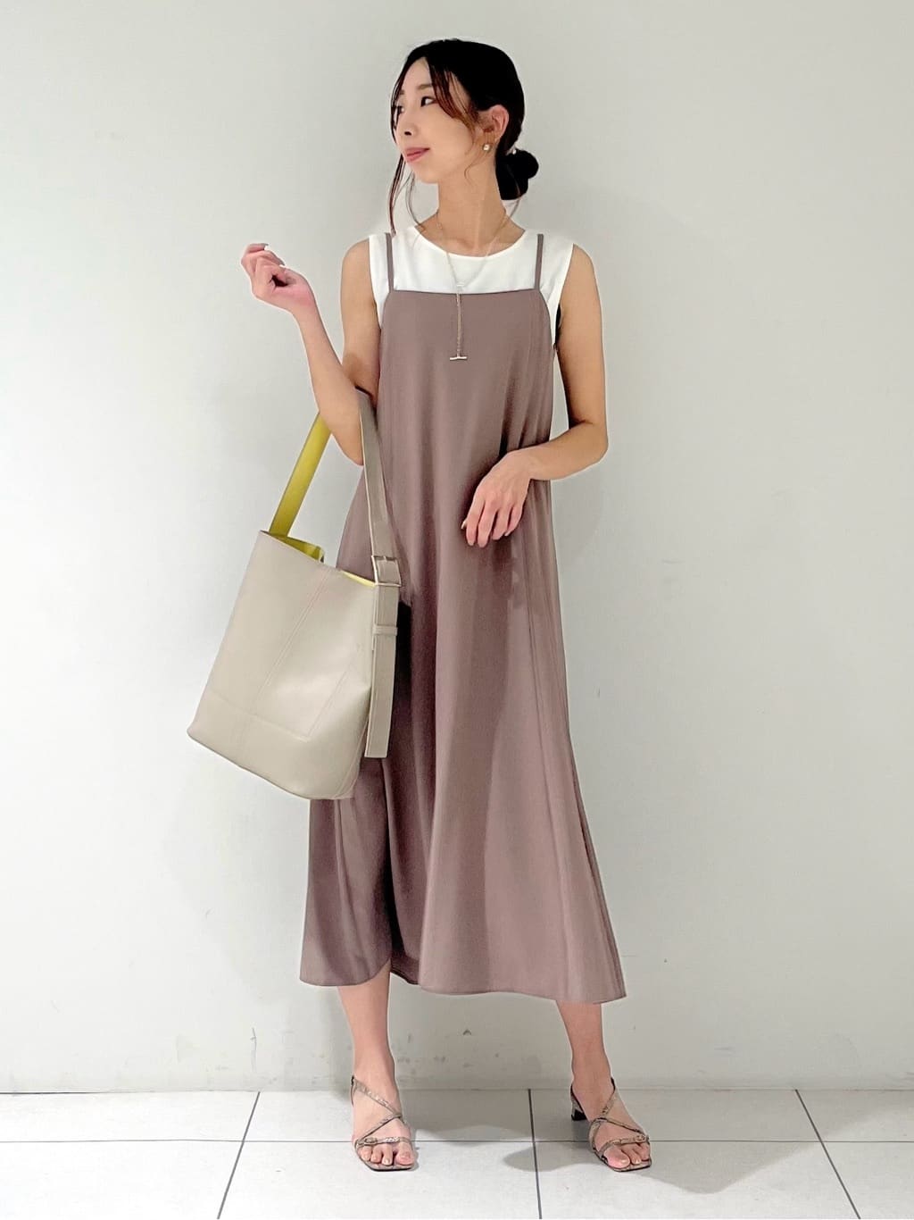 shioriさんの「INDIVI｜【UVケア】エアリージョーゼット キャミワンピース」を使ったコーディネート