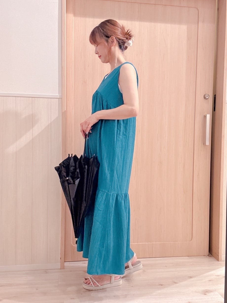 モカさんの「SHOO･LA･RUE｜【S-LL】後ろ姿も抜かりなく 1枚でサマ見え ティアードワンピース」を使ったコーディネート