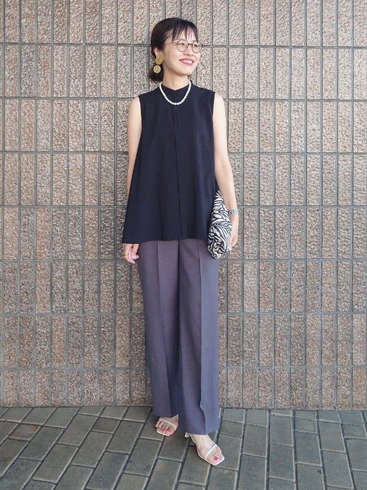 MUTSUKOさんの「UNTITLED｜【後ろウエストゴム】ツイルセミフレアパンツ」を使ったコーディネート