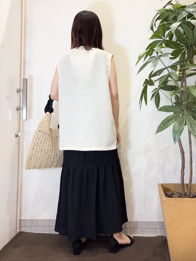 宗形さんの「SHOO･LA･RUE｜【S-LL】夏のレイヤードコーデに さらりと着られるメッシュジレ」を使ったコーディネート
