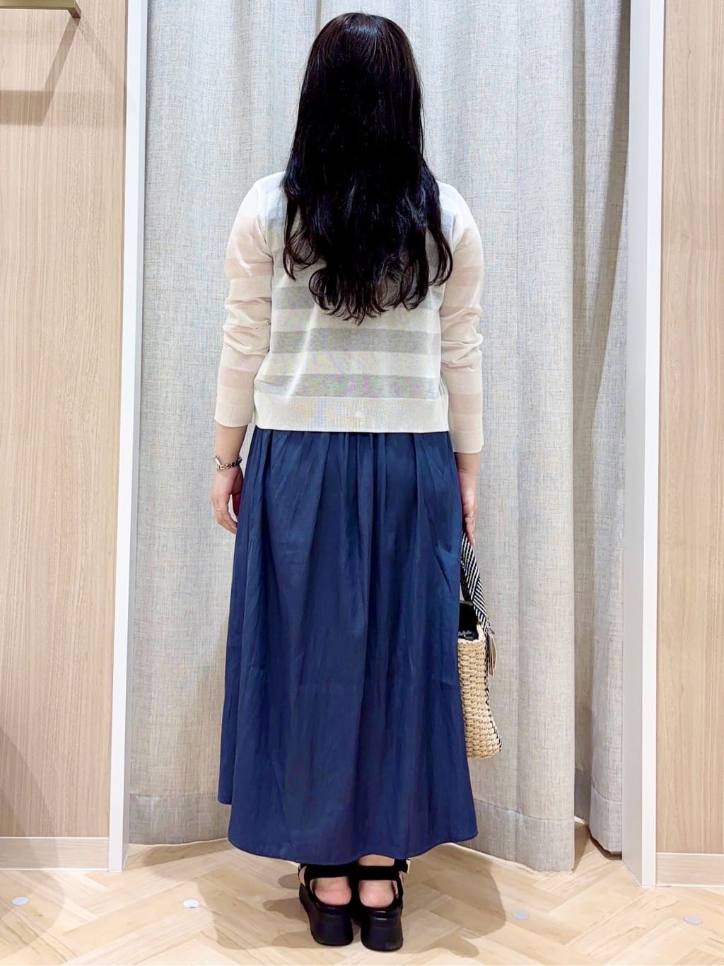 minamiさんの「grove｜シアーボーダーカーディガン」を使ったコーディネート