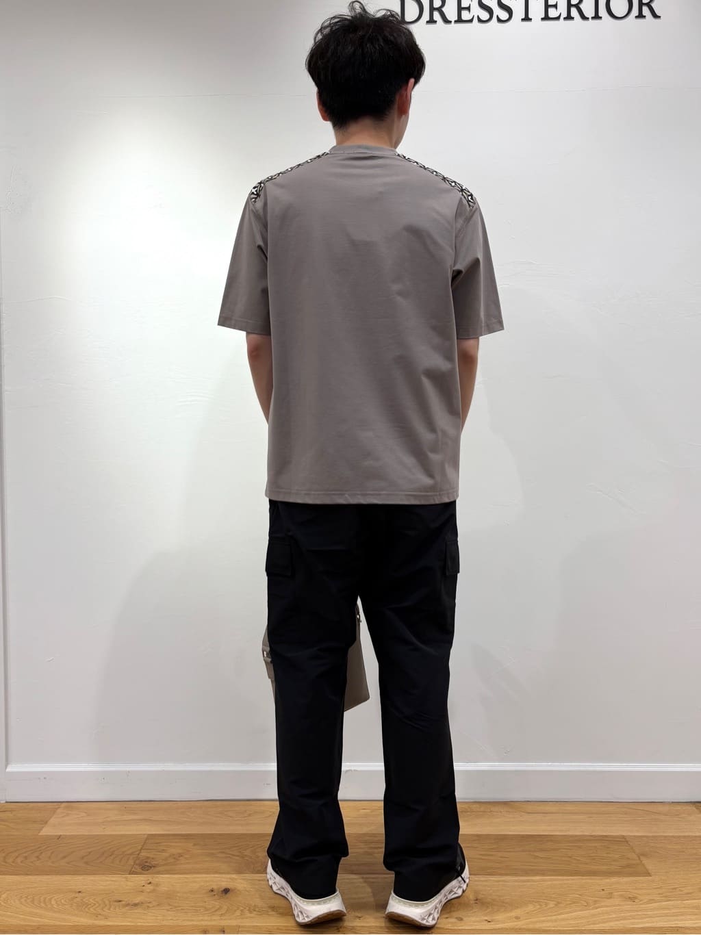 ABEさんの「DRESSTERIOR｜【撥水仕様】シュリンクレザー ショルダーバッグ」を使ったコーディネート