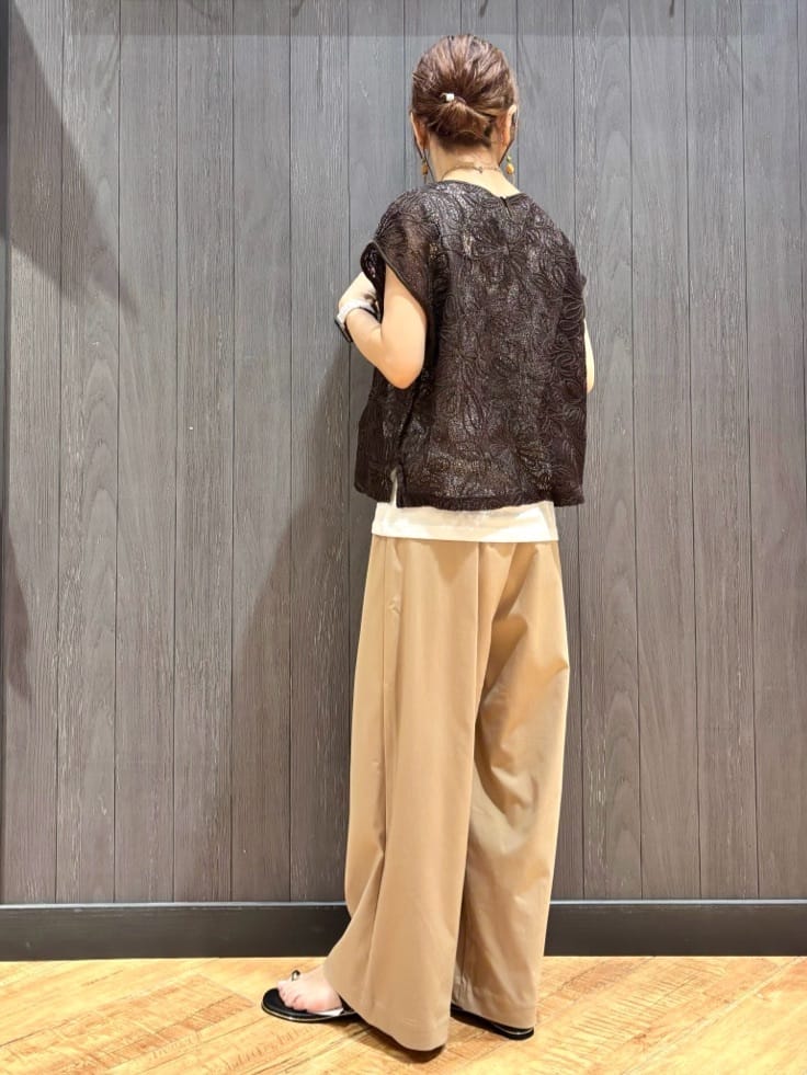 meiさんの「SHOO･LA･RUE｜【2点セット】刺繍レーストップス」を使ったコーディネート
