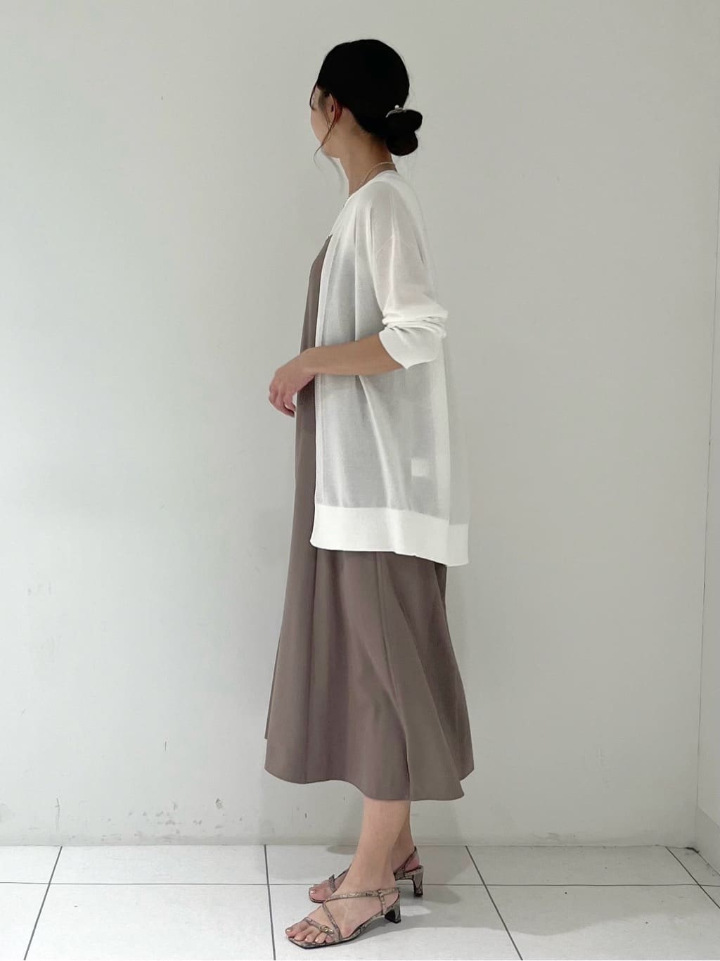shioriさんの「INDIVI｜【UVケア】エアリージョーゼット キャミワンピース」を使ったコーディネート