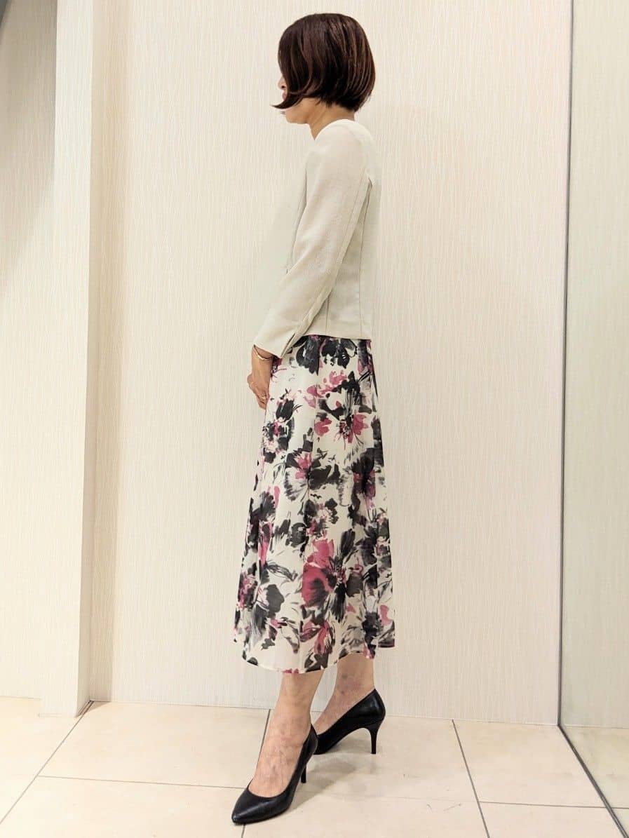 u-macoさんの「UNTITLED｜【シアー/エレガント/花柄/夏ワンピ】ペイントフラワーワンピース」を使ったコーディネート